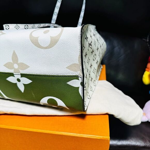 Louis Vuitton Onthego GM Khaki and Beige Bicolor LIMITED EDITION - Picture 12 of 16